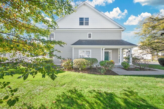 Building Photo - 32 Bay Hill Dr