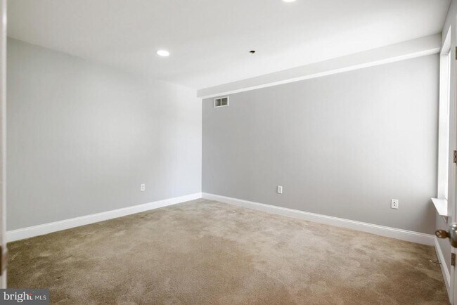 Building Photo - 1940 N Gratz St