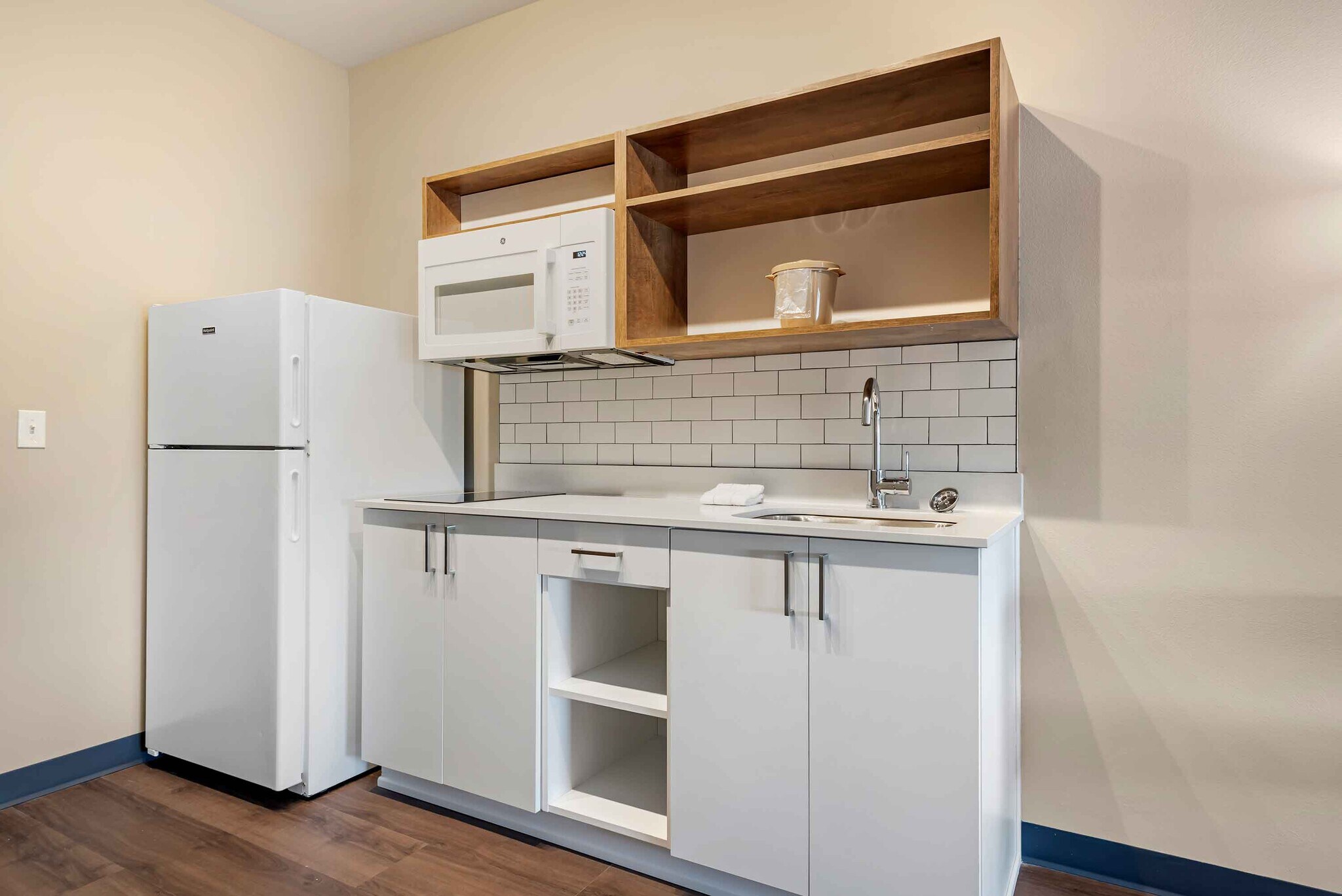 Building Photo - Furnished Studio-Jacksonville - Airport
