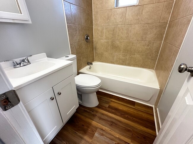 Building Photo - SE Duplex