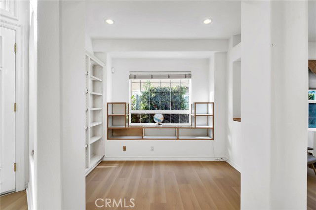 Building Photo - 21881 Via Del Lago