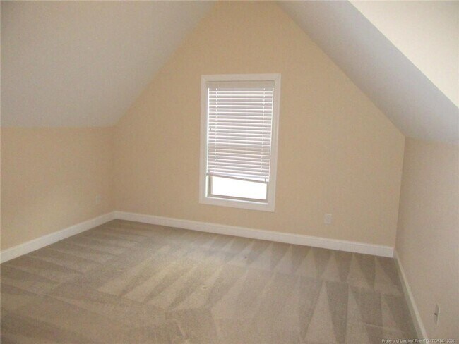 Building Photo - 512 Rossendale Dr