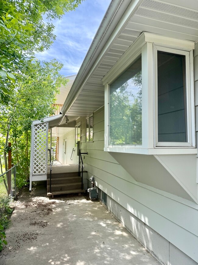 Building Photo - 3022 1st Ave S