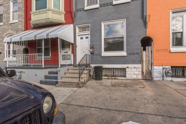 Building Photo - 443 N 10th St