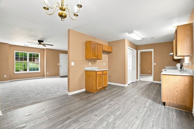 Building Photo - 926 Oakshire Cir