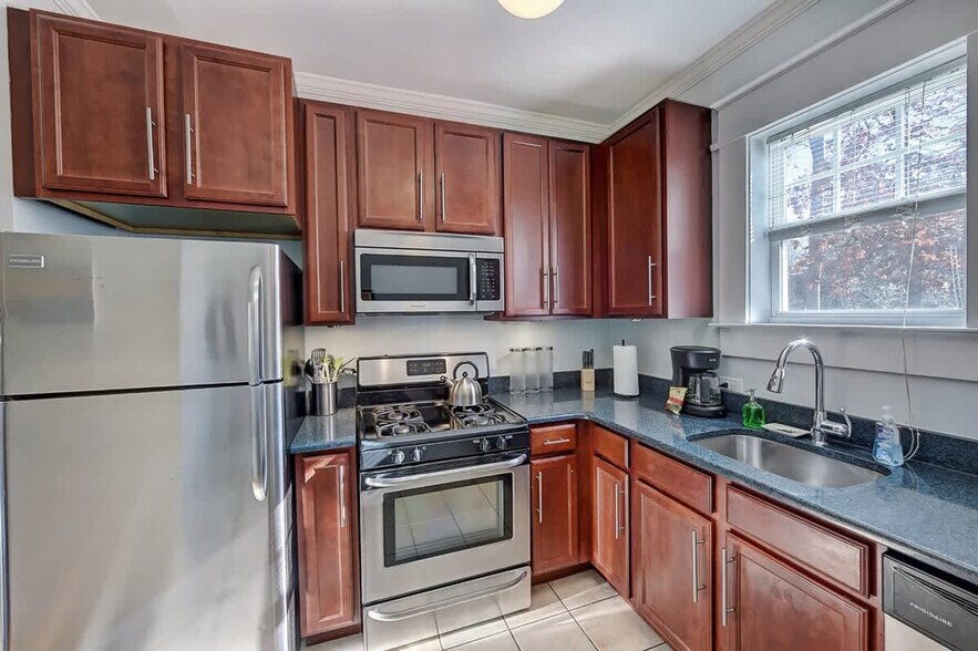 Building Photo - 800 Magnolia Ave