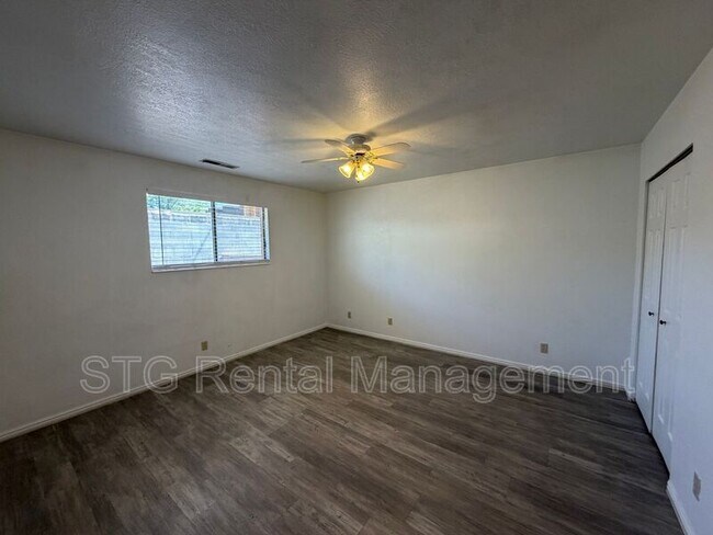 Building Photo - 375 S Main St