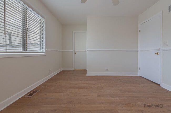 Building Photo - 102 N Waterford Dr