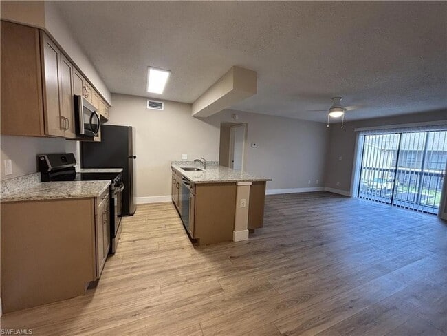 Building Photo - 5319 Summerlin Rd