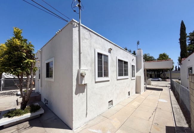 Building Photo - 817 S 9th St