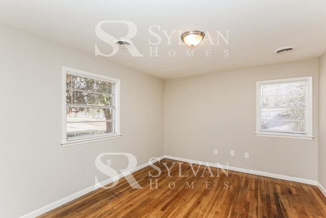Building Photo - The living is easy in this 3 bedroom, 2 ba...
