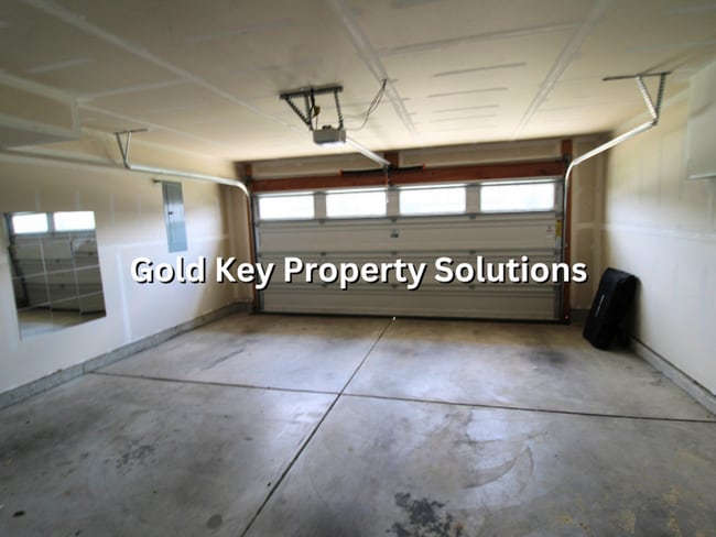 Building Photo - 9739 Oak Grove Dr
