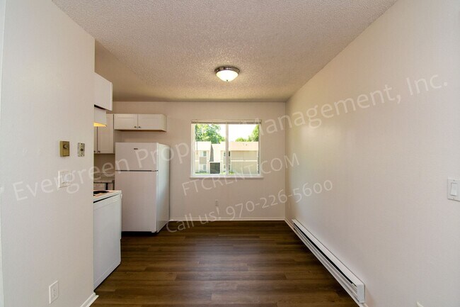 Building Photo - 3950 Manhattan Ave