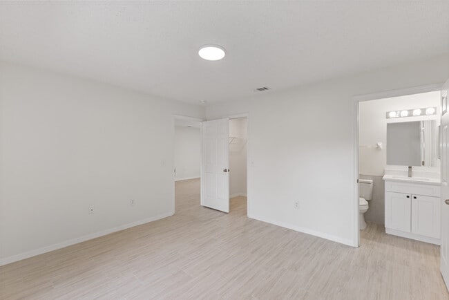 Building Photo - 102 Cricket Hollow Ln