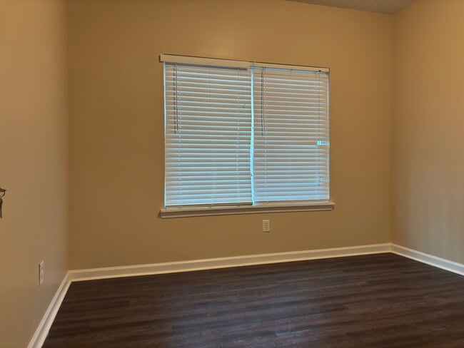 Building Photo - 3410 Camens Ct NE