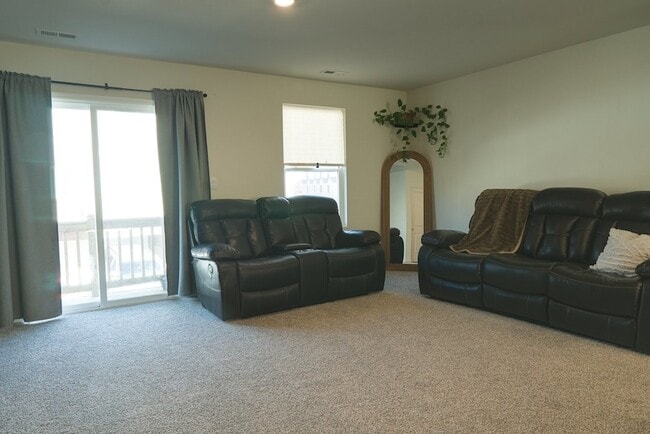 Building Photo - 6561 Sassafras Wy