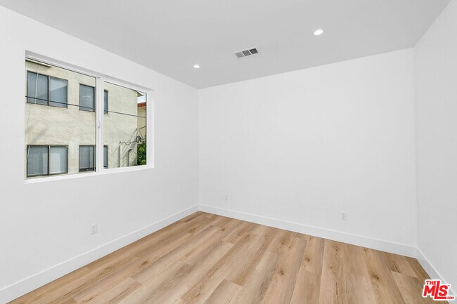 Building Photo - 4337 Dixie Canyon Ave