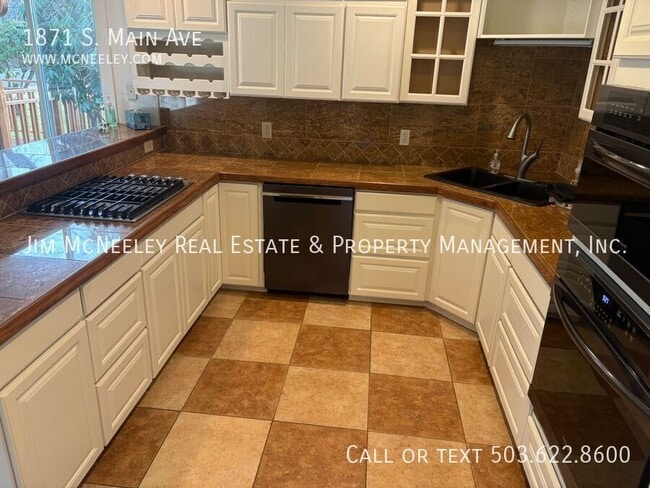 Building Photo - 1871 S Main Ave