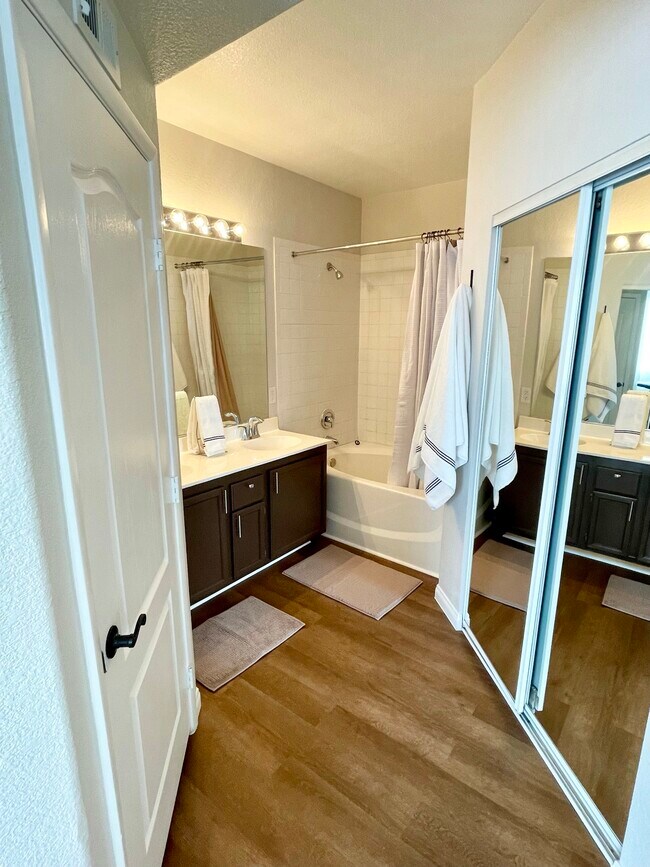 Master Bath - 1505 Truett St