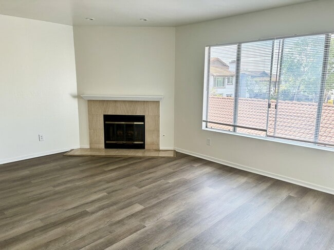 Building Photo - 9885 Caspi Gardens Dr