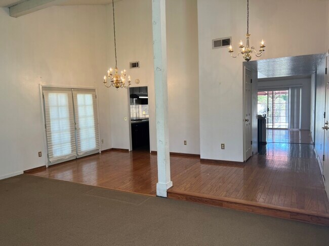 Building Photo - 1838 Coolcrest Way