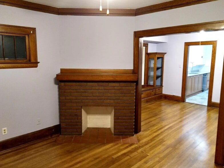 Building Photo - 1328 Fry Ave