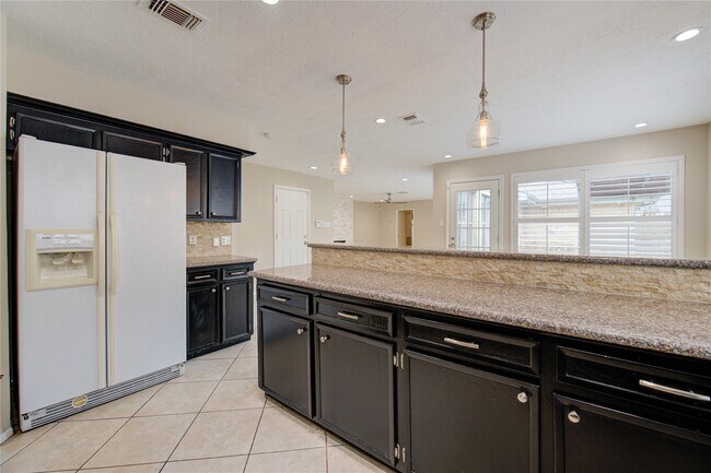 Building Photo - 11830 Oak Meadow Dr