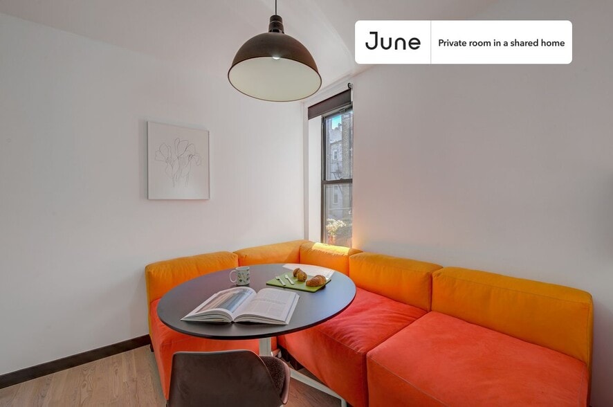 Building Photo - Spacious ROOM at The Maison Suydam