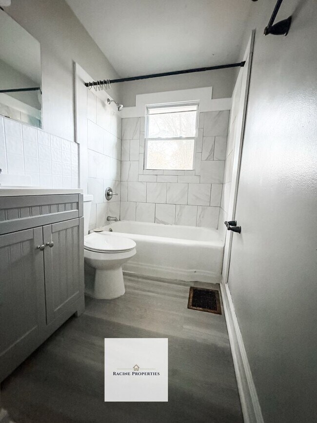 Building Photo - 7 Bristol Dr