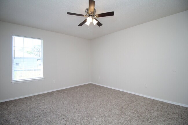 Building Photo - Southwest Pensacola Living at Its Best — 3BR Patio Home in Bay Pine Villas with Open Concept Feel...