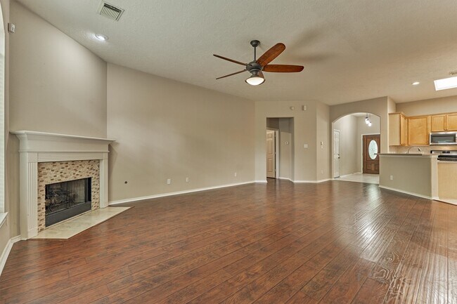 Building Photo - 27 E Russet Grove Cir