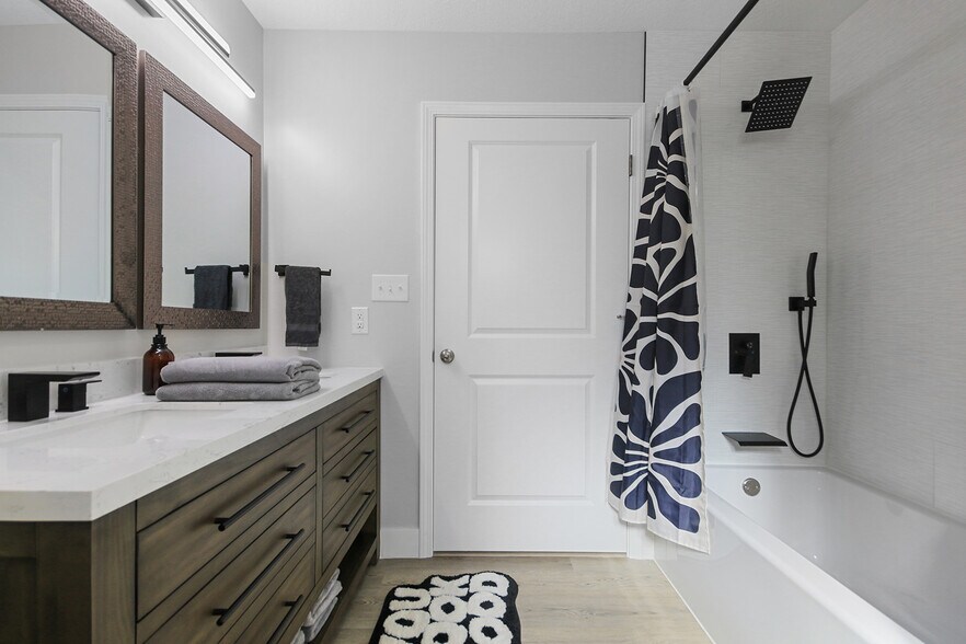 Building Photo - 701 Mikel St