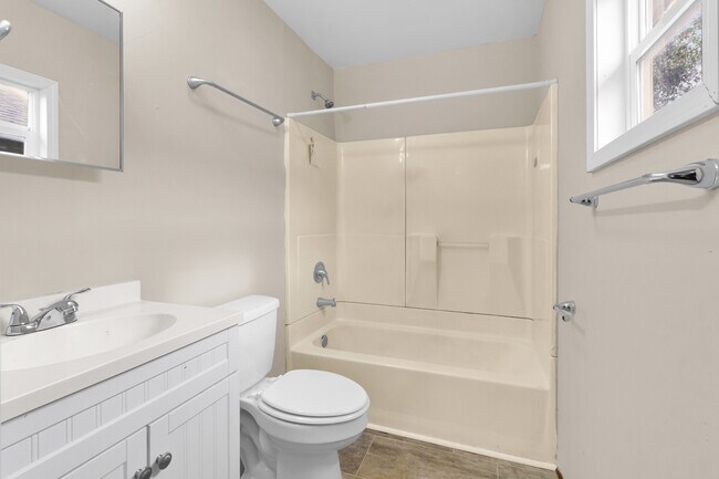 Building Photo - 708 2nd Ave