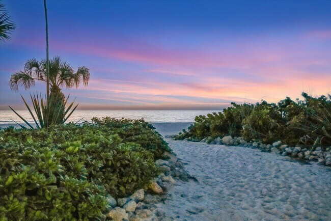 Building Photo - 6406 Gulf Dr