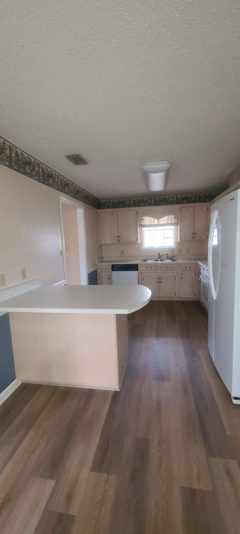 Building Photo - 3835 Cross Creek Trail