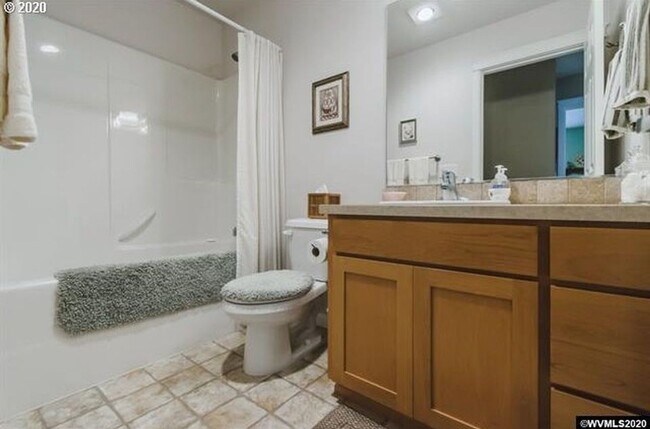 Building Photo - Available Now: Well-kept home on a corner lot in a desired SW neighborhood