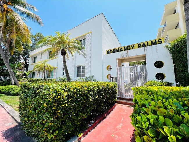 Building Photo - 6941 Bay Dr