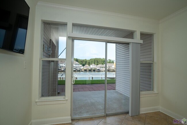 Building Photo - 12386 River Highlands Dr