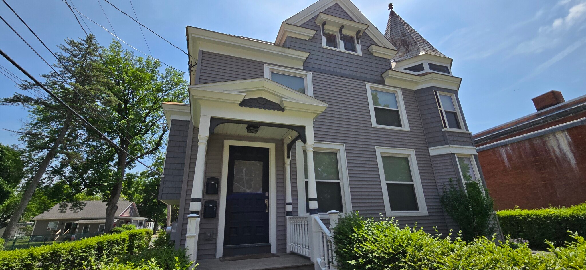 Building Photo - 14 Maple St