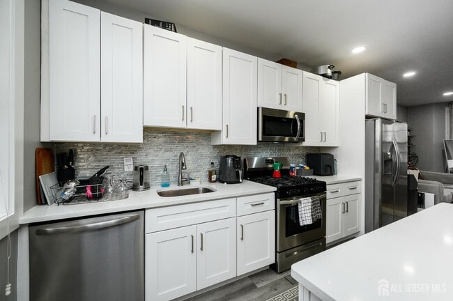 Building Photo - 569 Liberty Ave