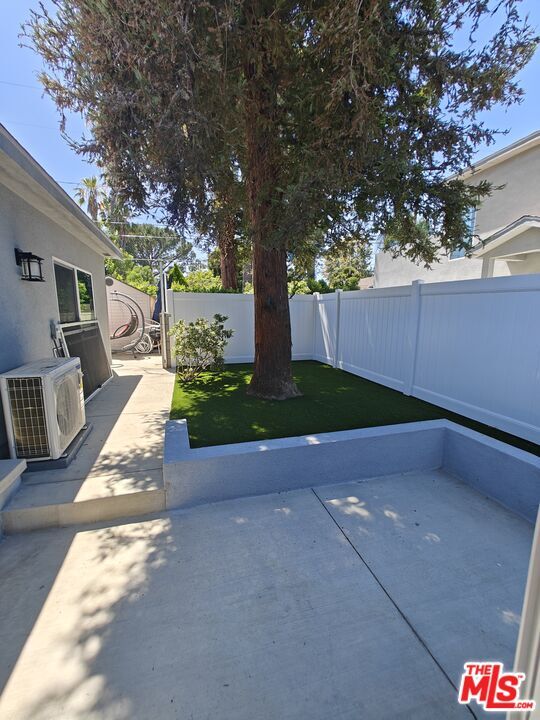 Building Photo - 8617 Hatillo Ave