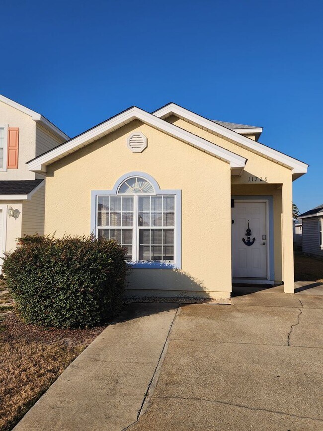 Building Photo - Palm Cove