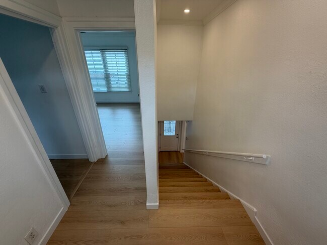 Upstairs - 1754 N Alexandria Ave
