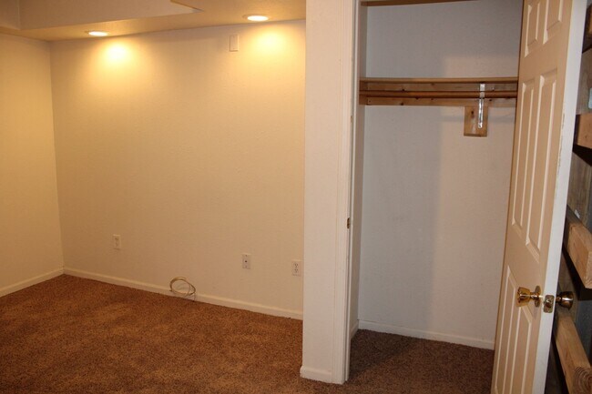 Building Photo - 910 Humboldt St