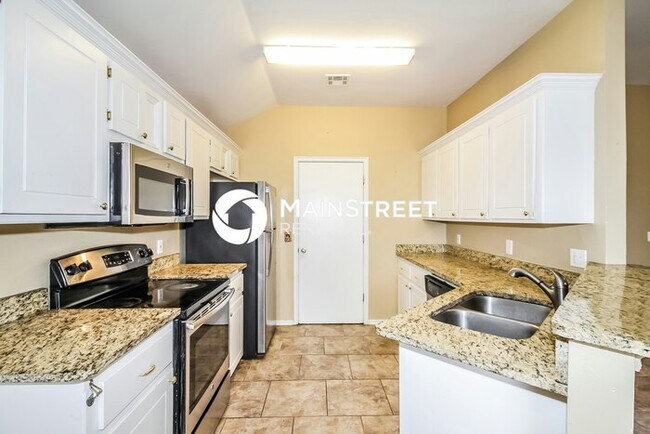 Building Photo - 3 Bedroom Pet-Friendly Home in Oklahoma City, OK with Main Street Renewal