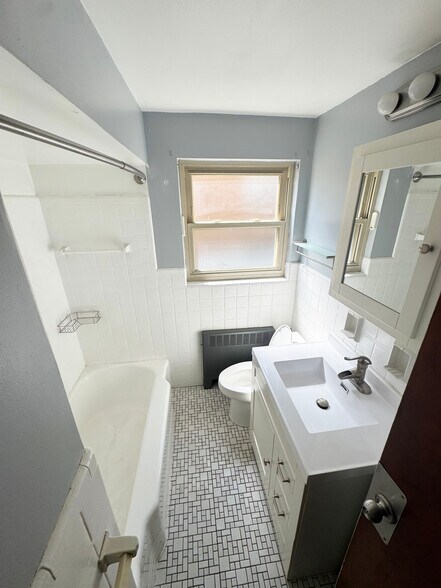 Building Photo - 4216 Applegate Ave