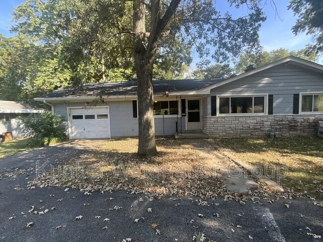 Primary Photo - 1724 McClintock Ave