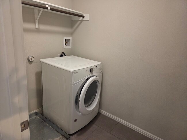 Building Photo - 2304 S Lakeline Blvd