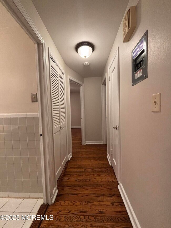 Building Photo - 139 Manor Dr