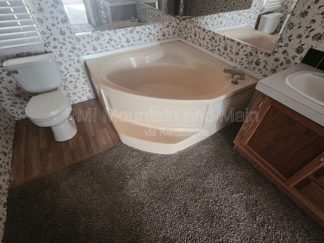 Building Photo - 9 Misty Mountain Way